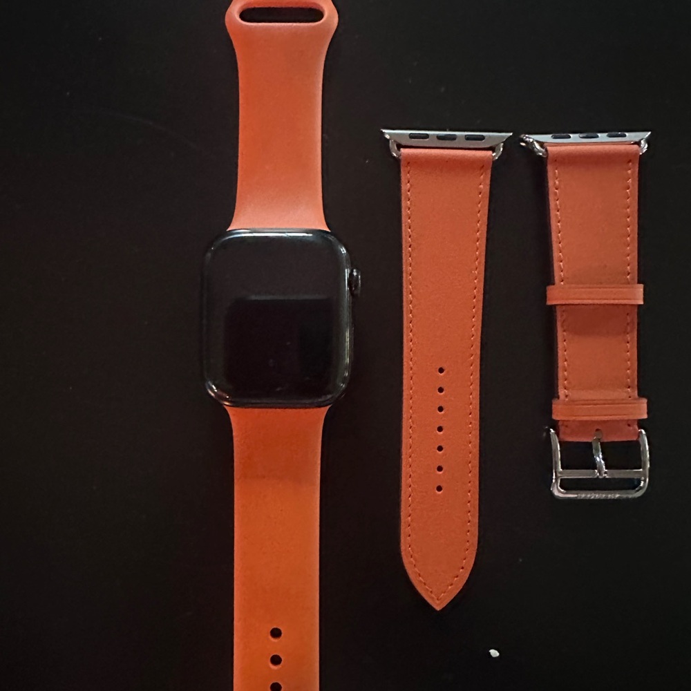 Hermes x Apple Watch Series 7, 45MM
Smartwatch BUNDLE